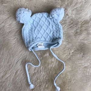 Egg baby blue knit pom ball hat